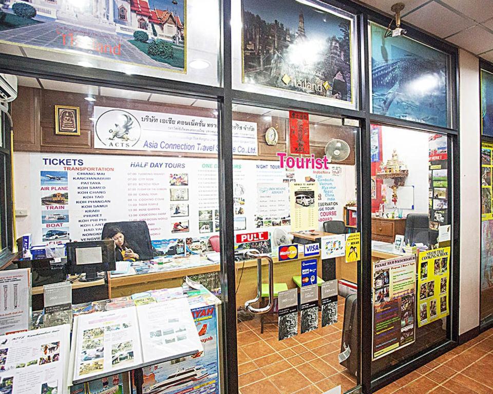 Four Sons Village Bangkok Exterior photo