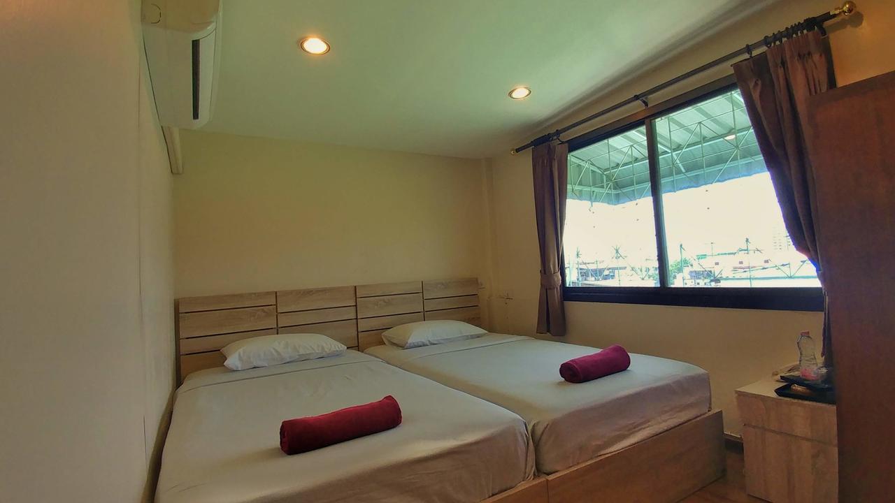 Four Sons Village Bangkok Exterior photo